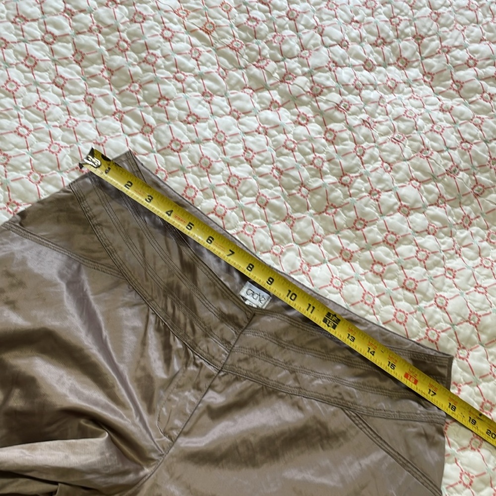 cache satin metallic champagne, cropped cargo, wide leg pants - Picture 6 of 8